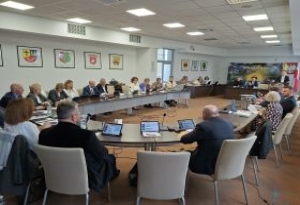 Chcą odwołać nowego starostę