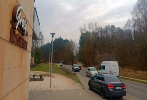 Zbudują parking. A co z drogą do grot?