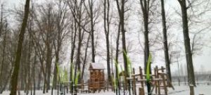 Dużo uszkodzeń na placach zabaw i wybiegach dla psów