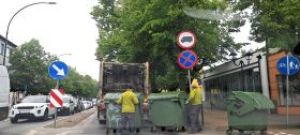 Śmieciarki blokują główne ulice