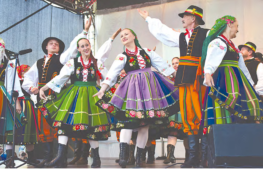 Polskę na festiwalu reprezentował Zespół Pieśni i Tańca „Dobroń”