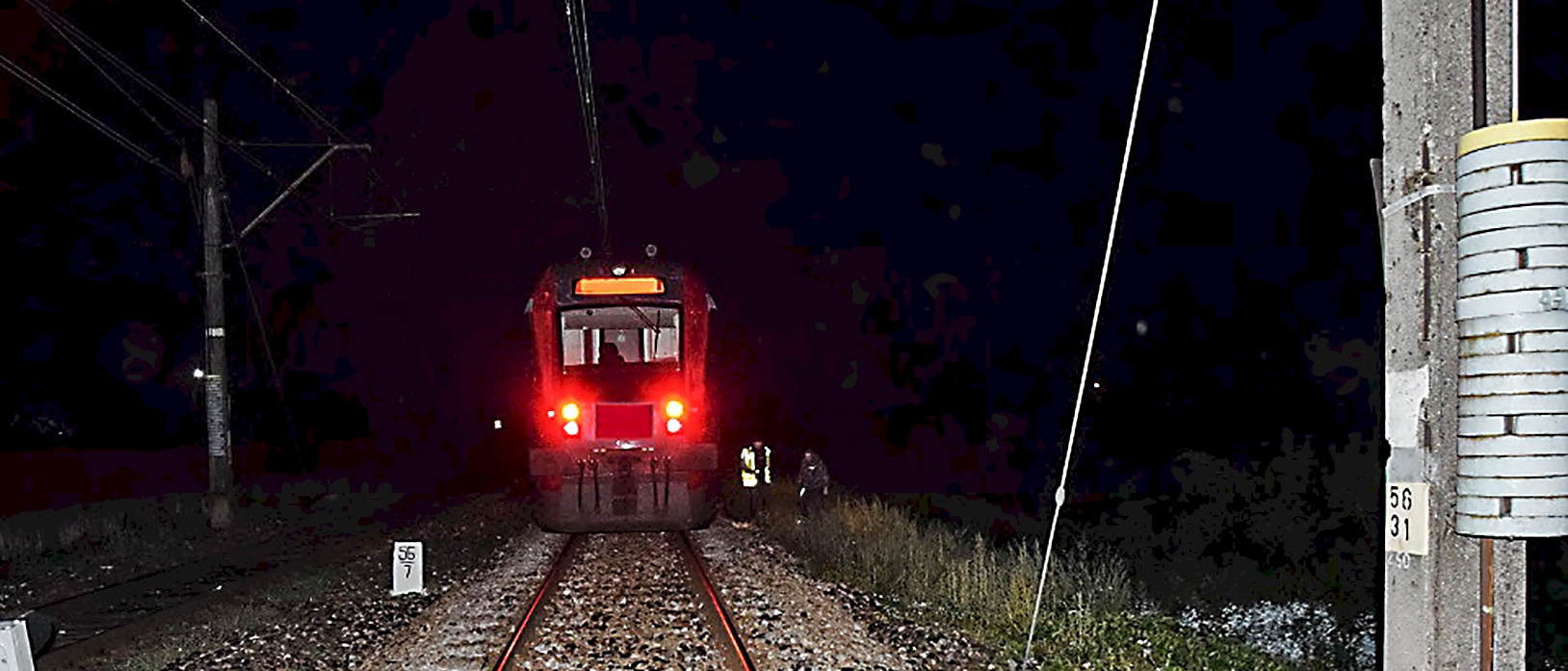 Maszynista hamował,dawał sygnały dźwiękowe,ale nie mógł zatrzymaćpociągu przed mężczyznąleżącym na torach