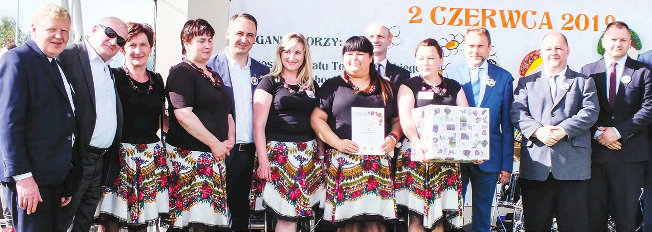 Reprezentacja Żelechlinka zwyciężyła w tegorocznej, dwunastej już edycji Powiatowego Konkursu Ubijania Masła w Lubochni