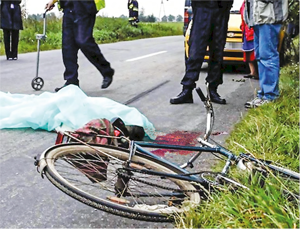 Siła uderzenia spowodowała, że rowerzysta przeleciał kilkadziesiąt metrów. Nie miał szans na przeżycie-