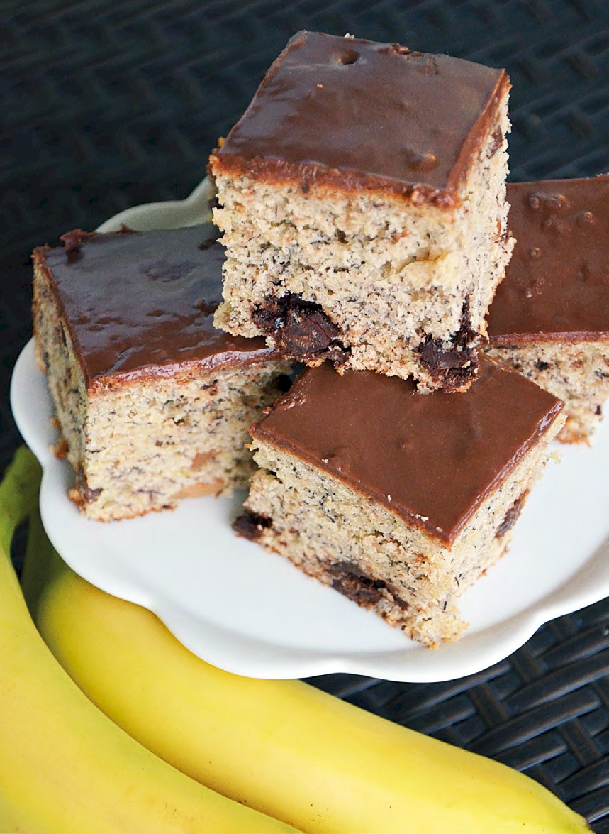 Ciasto bananowe z bakaliami i polewą