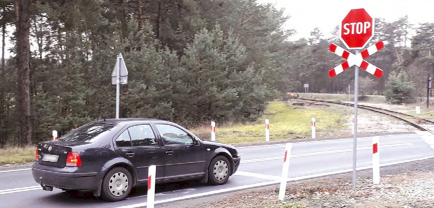 Zdaniem wielu kierowców znak STOP w tym miejscu (poza okresem letnim) jest niepotrzebny