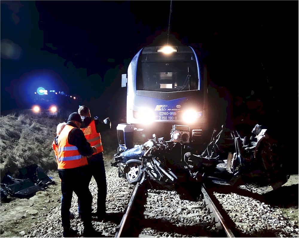 Pod kołami pociągu zginęło 2 mężczyzn