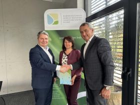 Piotr Kopek Prezes WFOŚiGW w Łodzi Pani Skarbnik Krzysztof Kuliński Wójt Gminy Grabica 1 mm
