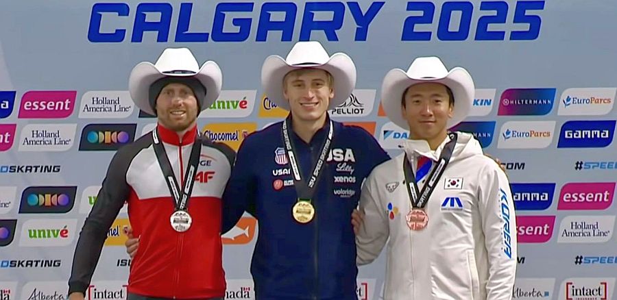 Damian Żurek (pierwszy z lewej) z trzecim srebrnym medalem PŚ w tym sezonie