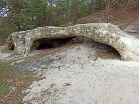 Petycję w&nbsp;sprawie objęcia ochroną małych grot do&nbsp;wójta gminy Tomaszów złożył Piotr Kucharski