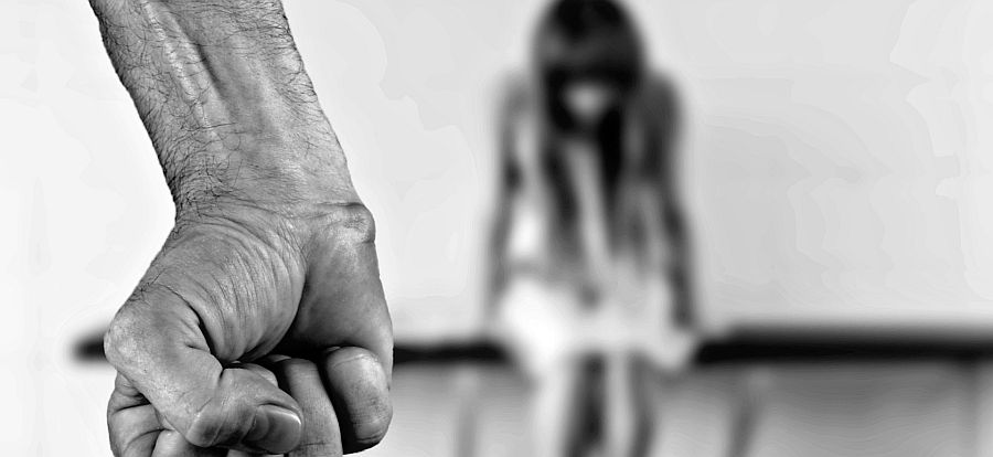 Ofiarami przemocy są najczęściej kobiety. Ale dotyka ona również dzieci i mężczyzn 