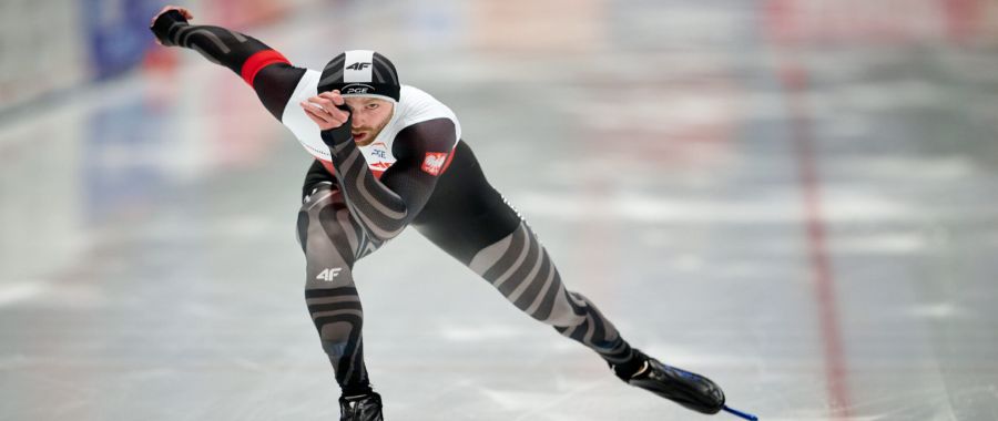 2025.02.22 Tomaszow Mazowiecki, Polska Lyzwiarstwo szybkie Puchar Swiata 1000m mezczyzn, dywizja A Damian Zurek fot. Rafal Oleksiewicz/PZLS