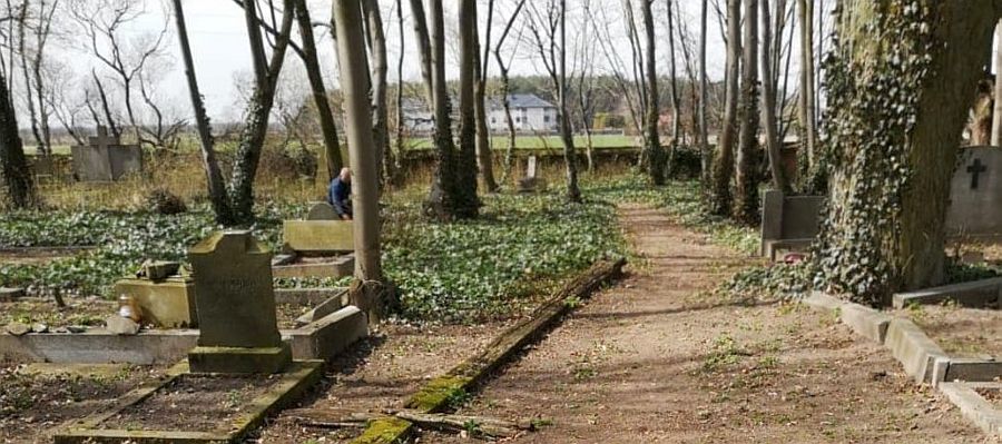 Cmentarz ewangelicki w Łaznowskiej Woli