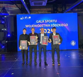 Wyróżnieni zawodnicy i&nbsp;prezes KS Pilica