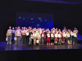 Laureaci IV Powiatowego Konkursu Plastycznego pt. "Jest taki dzień..."