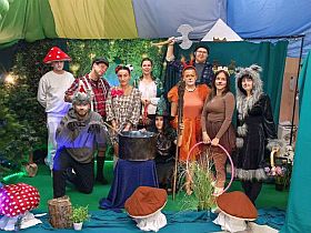 przedstawienie w&nbsp;gminie ujazd