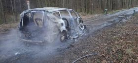 W Wiadernie pojazd niemal całkowicie spłonął 