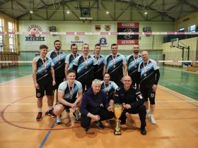 Zwycięska drużyna tomaszowskich policjantów