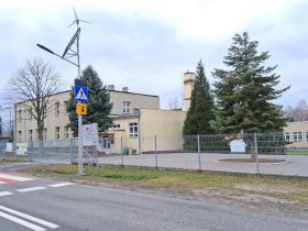 Władze gminy Rokiciny planują kompleksową termomodernizację budynku szkoły w&nbsp;Łaznowie