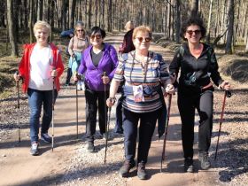 Wiosenna pogoda wyciągnęła z&nbsp;domów miłośników nordic walkingu