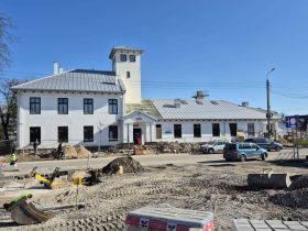 Budynek GOK-u w&nbsp;Rokicinach mający aż 178 lat przechodzi kompleksową modernizację