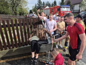Już od prawie dwóch dekad w&nbsp;Smardzewicach dzieci chodzą z&nbsp;kogutkiem i&nbsp;gaikiem po dyngusie. W&nbsp;tym roku ten zwyczaj zostanie zachowany