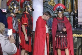 Scena u Piłata, który "umył ręce"