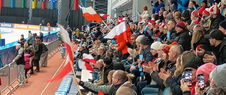 Doping kibiców niósł łyżwiarzy na lodzie