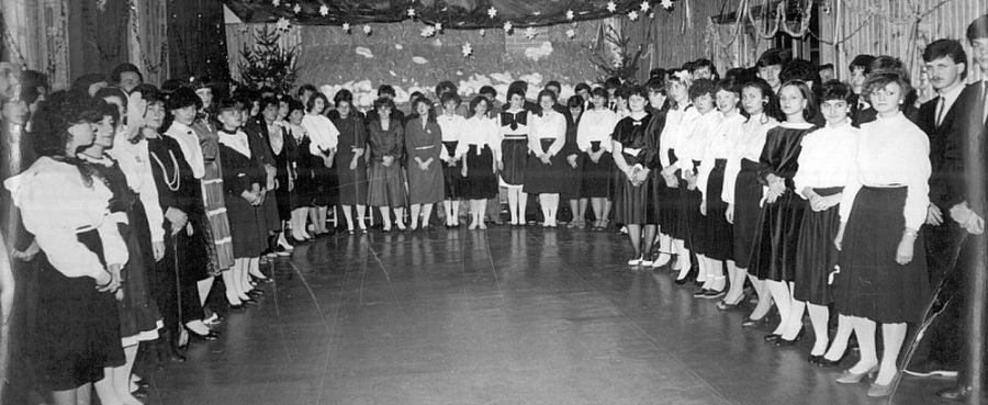 Studniówka W Zespole Szkół Zawodowych nr 2 im. Stanisława Staszica w 1986 r. Ze zbiorów Zofii Zielińskiej