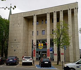 Powiat ubezpieczył dziury w&nbsp;swoich drogach