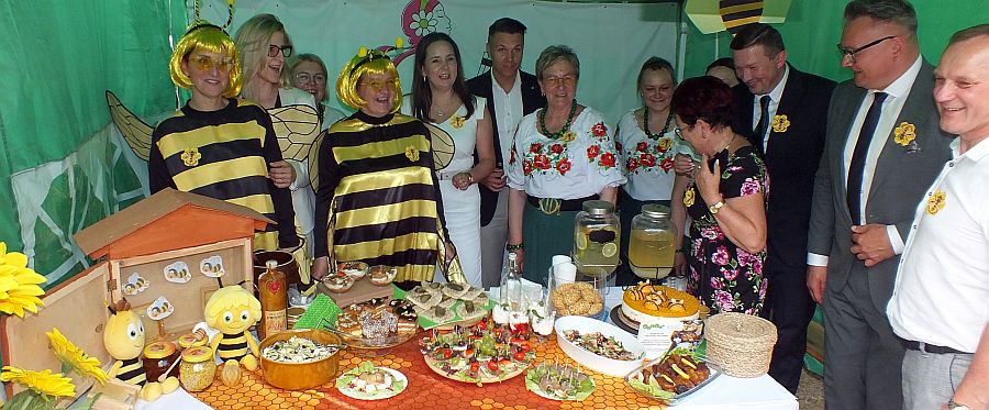 Reprezentacja Wiaderna, która otrzymała nagrodę specjalną wójta Żelechlinka