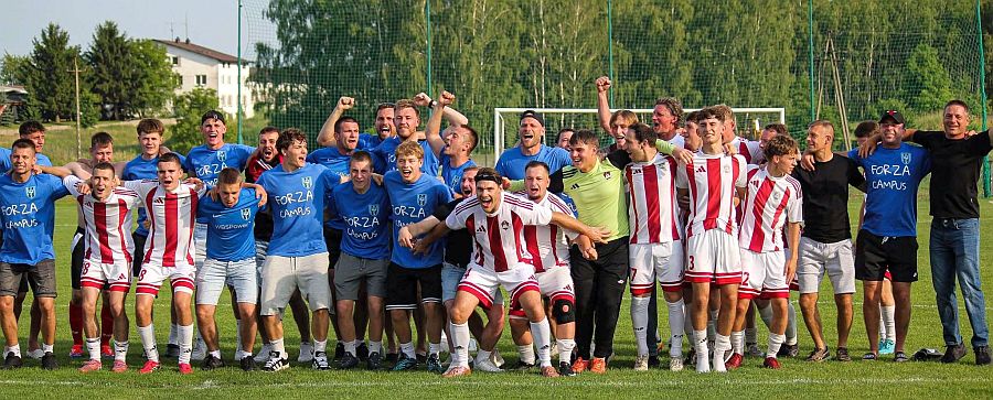 Relax i Campus rozgromili rywali i awansowali do A-klasy. Ambicje sportowe mają jednak znacznie większe (fot. JN Photography)