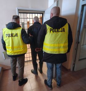 27-latek ukradł dwa samochody i&nbsp;kierował nimi w&nbsp;stanie nietrzeźwości. Odpowie przed sądem za popełnione przestępstwa