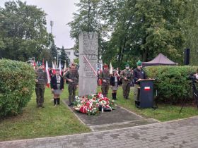 Uroczystości przy pomniku "W Hołdzie Zesłańcom Sybiru" w&nbsp;Tomaszowie Maz