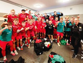 Pocztówka z&nbsp;Elbląga. Radość piłkarzy Lechii po pokonaniu Olimpii