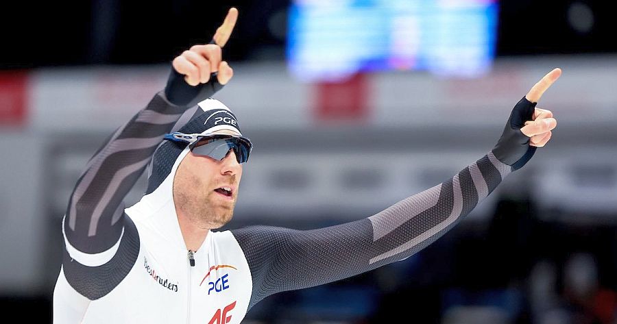 Do dwóch tytułów mistrza Europy w Tomaszowie Damian Żurek dołożył kolejne dwa złote (i srebrny) medale w finałowych zawodach Pucharu Świata w Inzell (fot. PZŁS)