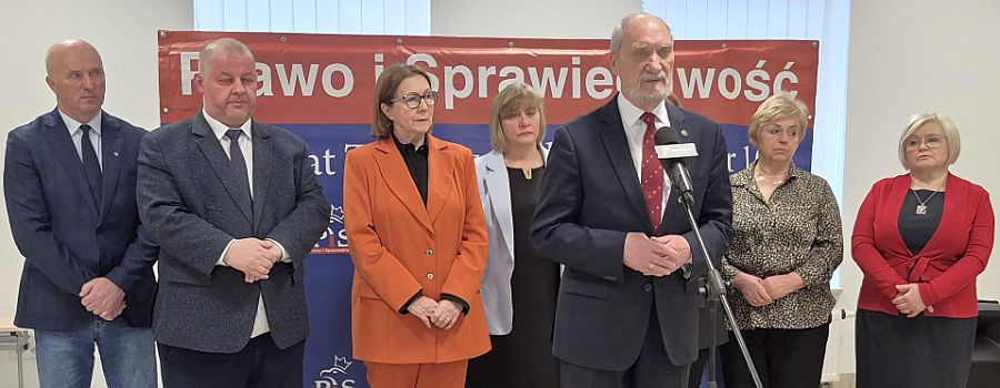Podczas konferencji PiS głos zabrał m.in. Antoni Macierewicz