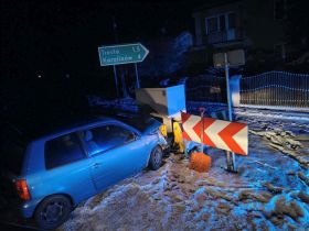 W Smardzewicach kierowca Volkswagena wypadł z&nbsp;drogi. Podobnych zdarzeń w&nbsp;minionym tygodniu było więcej