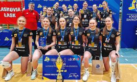 Kadetki Dargfila z trofeami mistrza województwa łódzkiego