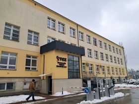 W tomaszowskim szpitalu ze względu na&nbsp;sezon grypowy (i inne choroby wirusowe) ograniczono odwiedziny pacjentów