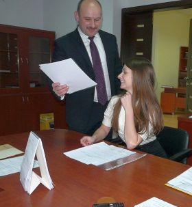 Zofia Szymańska swą karierę zawodową zaczynała w&nbsp;biurze poselskim Marcina Witko