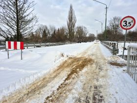 Most na&nbsp;Wolbórce, mimo obietnic puszczenia ruchu samochodowego, raczej nadal pozostanie zamknięty