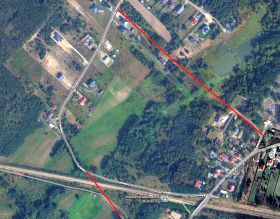 Czerwoną linią jest zaznaczony ślad nowej ulicy