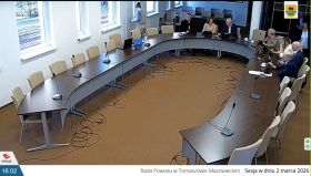 Sesja nadzwyczajna zwołana została na&nbsp;wniosek sześciu radnych, którzy na&nbsp;obrady po przerwie nie przyszli.