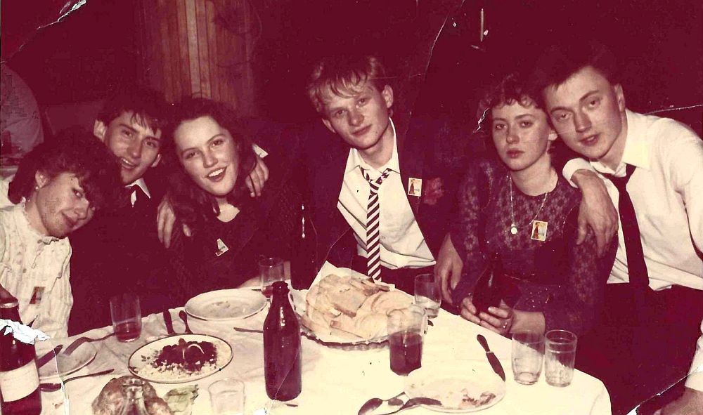 Studniówka Technikum Samochodowego w Malinowej w 1985 r. (fot. ze zbiorów Jarosława Pązika)