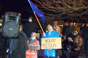 Protest w&nbsp;obronie  Wolnych Mediów