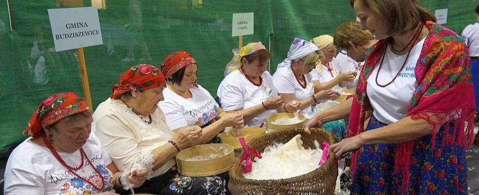 W ciągu 1,5 godziny zdarto ok. 1,4 kg pierza