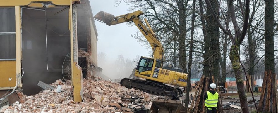 Rozpoczęły się prace przy wyburzaniu starej hali Lechii