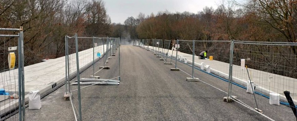 Modernizacja przeprawy nad Pilicą w ciągu ulicy Modrzewskiego jest już niemal skończona. Trwają ostatnie prace