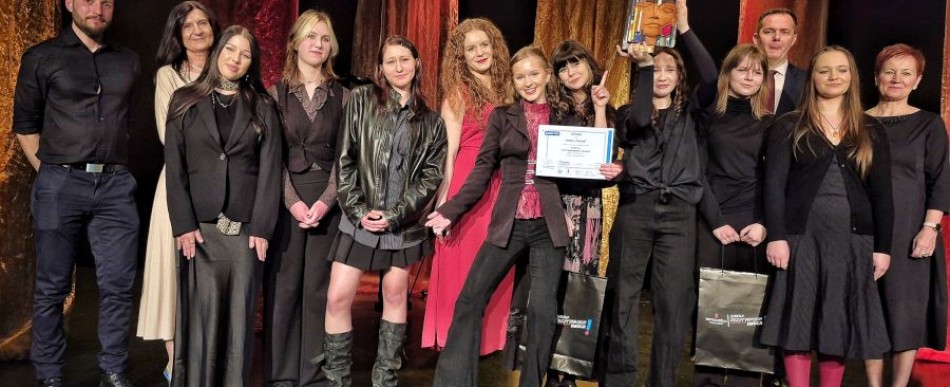 Nagrodę Grand Prix tegorocznych Tomaszowskich Teatraliów otrzymał Teatr Trzcina Kariny Góry działający przy Miejskim Centrum Kultury w Tomaszowie